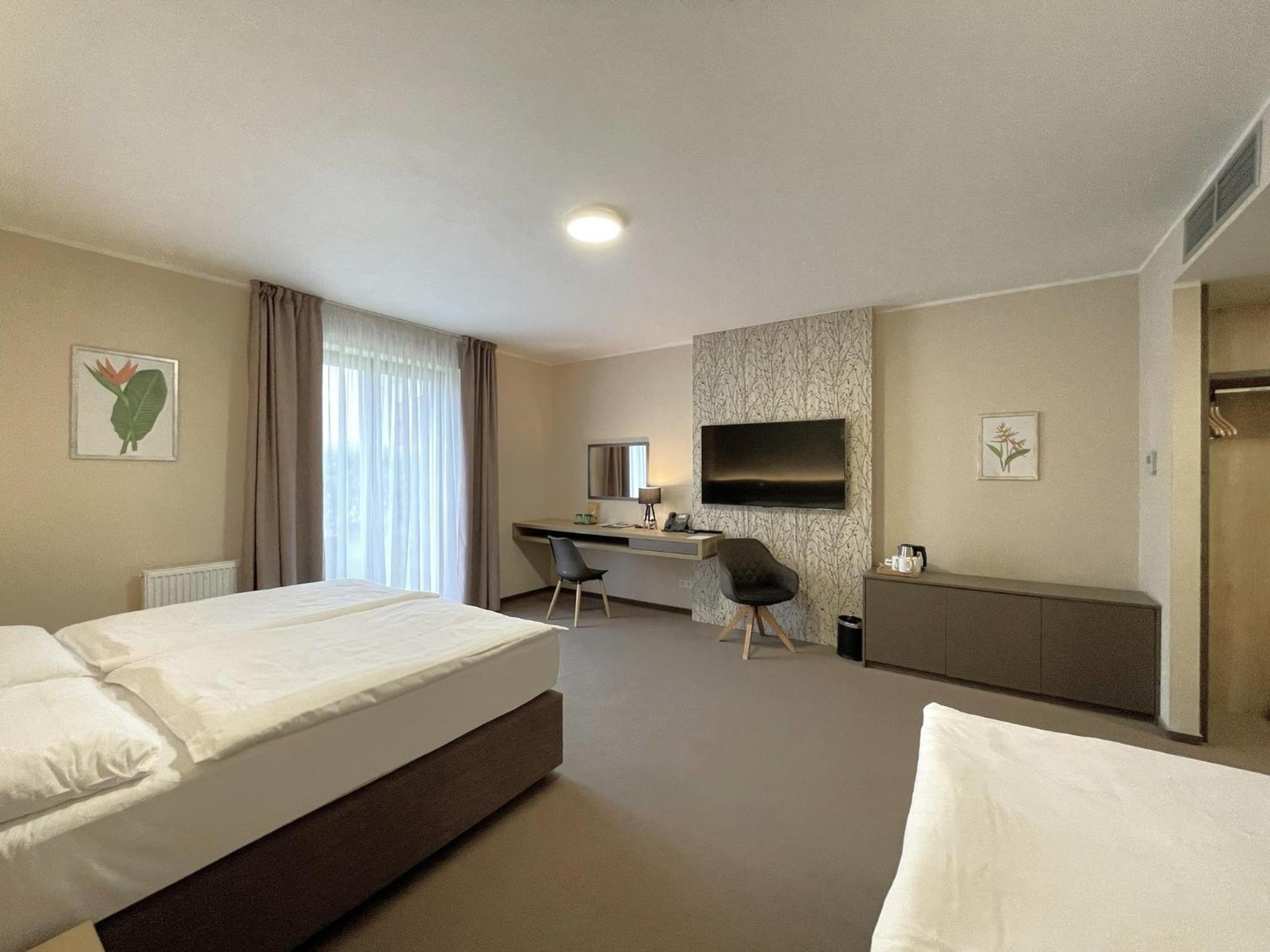 Hotel Panska Zahrada Dobrichovice Room photo